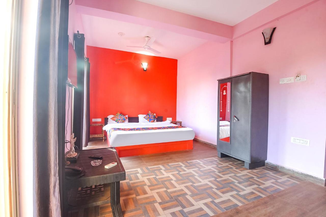 Hotel Fabexpress The Voyage Morjim Exterior foto