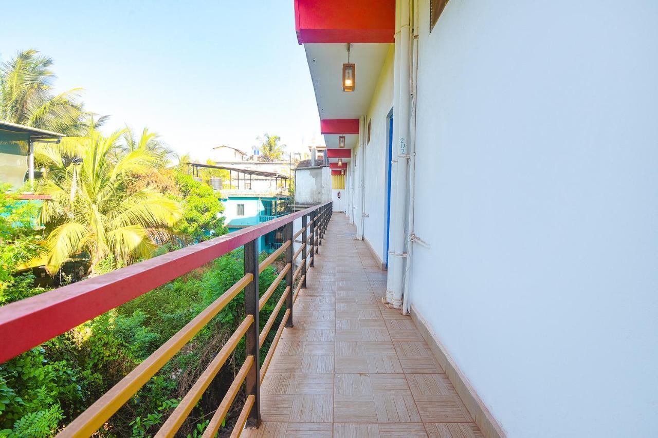 Hotel Fabexpress The Voyage Morjim Exterior foto
