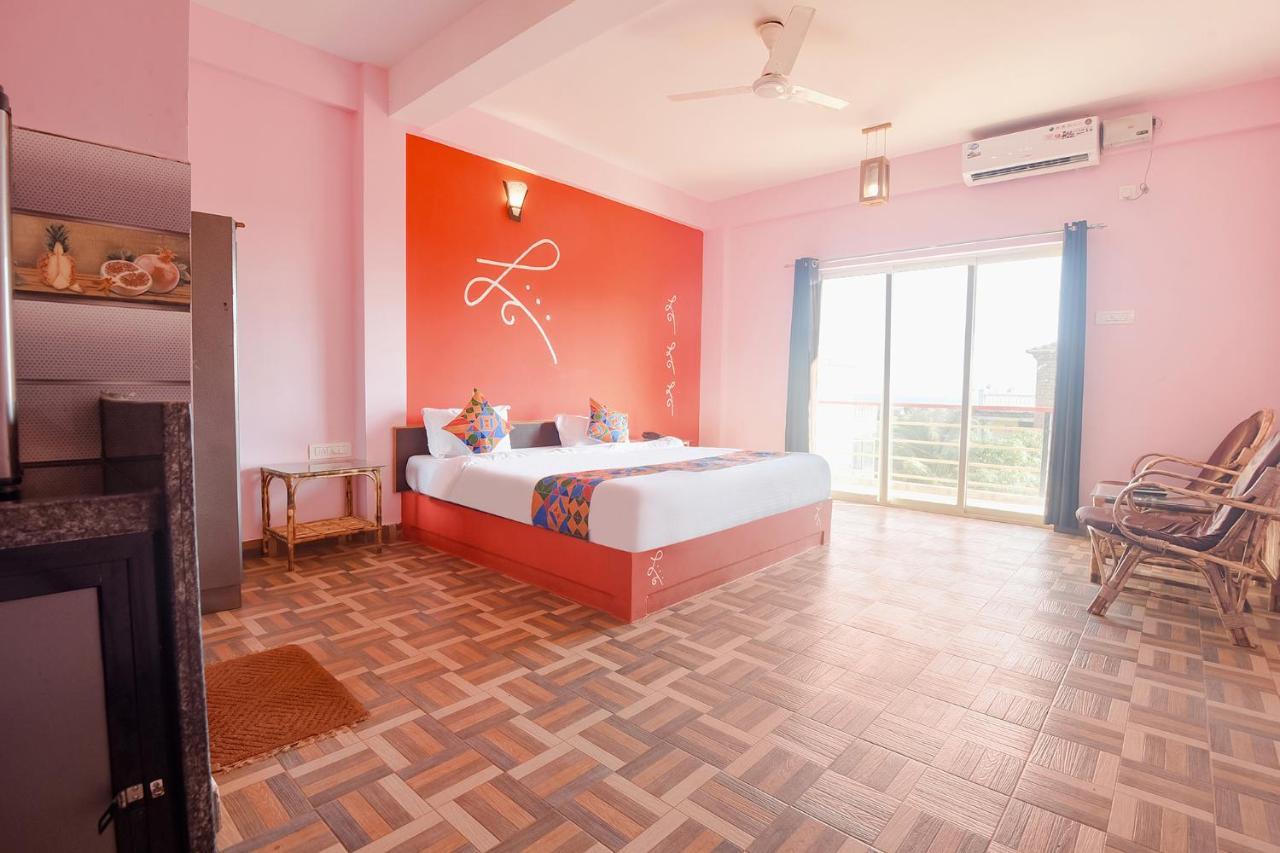 Hotel Fabexpress The Voyage Morjim Exterior foto