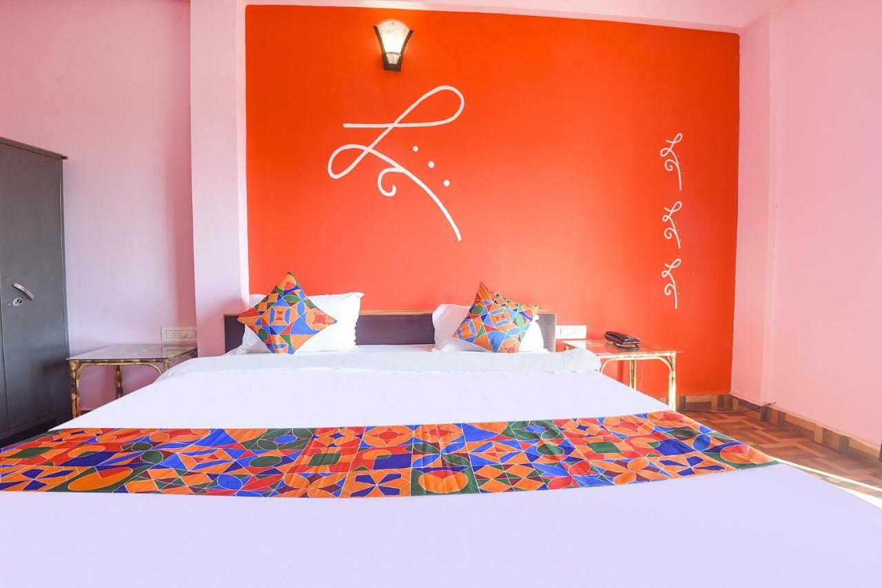 Hotel Fabexpress The Voyage Morjim Exterior foto